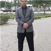 Profesor de Inglés que imparte clases tanto a estudiantes de nivel superior como a niños de todas las edades